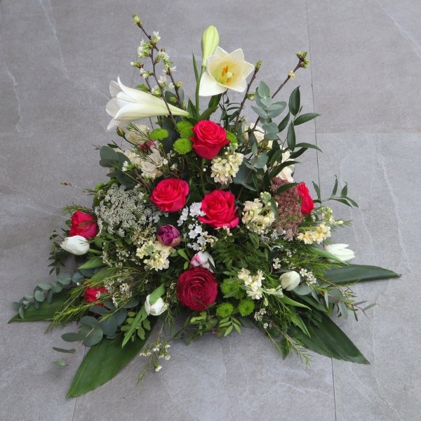 Trauergesteck mit Rosen und Lilien Bild 1