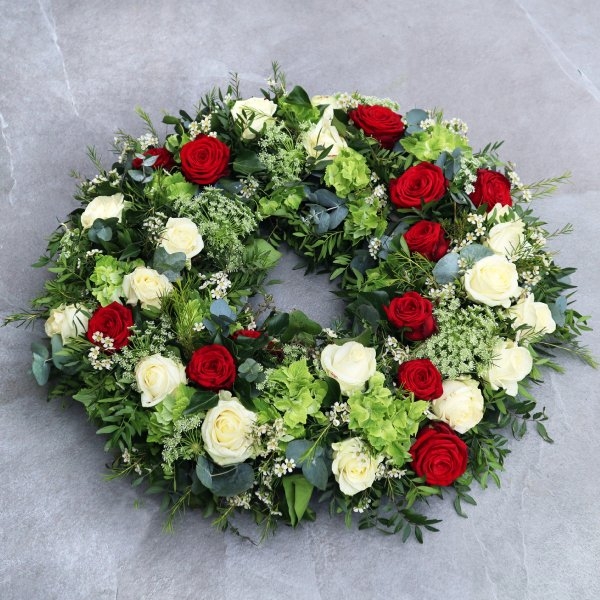 Trauerkranz mit weißen und roten Rosen Bild 1